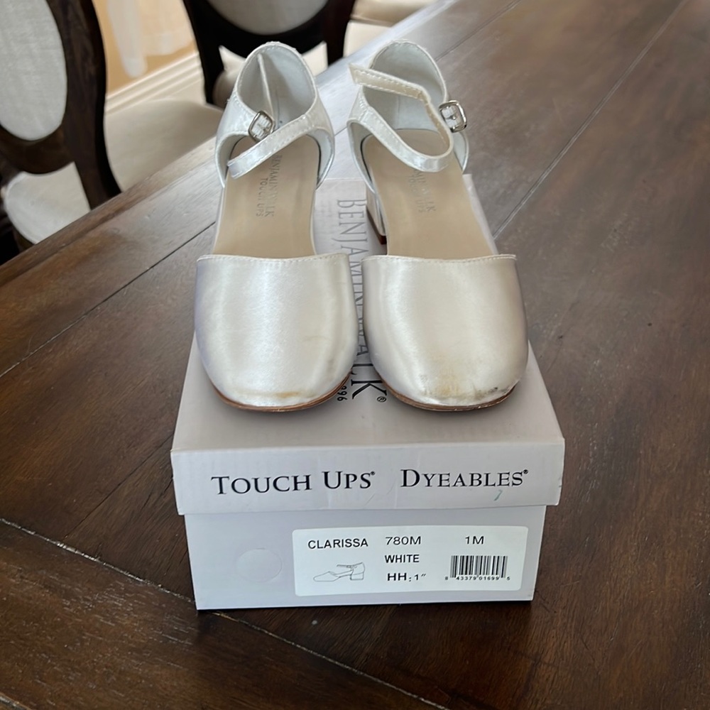 Benjamin Walk Clarissa White Dyeable Shoes Size 1M